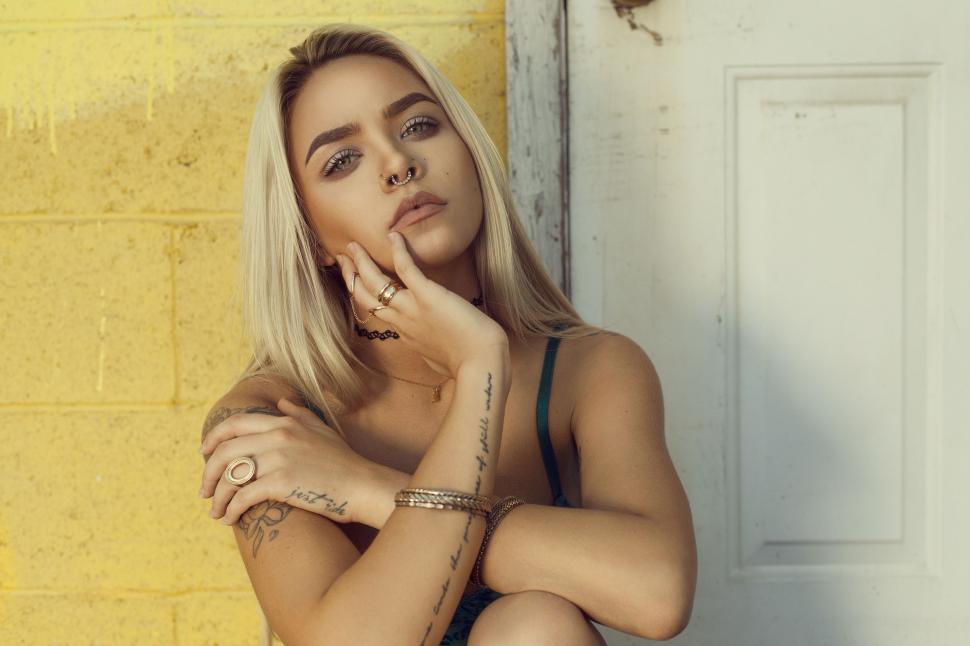 Free Image of Young Blonde Urban Woman  
