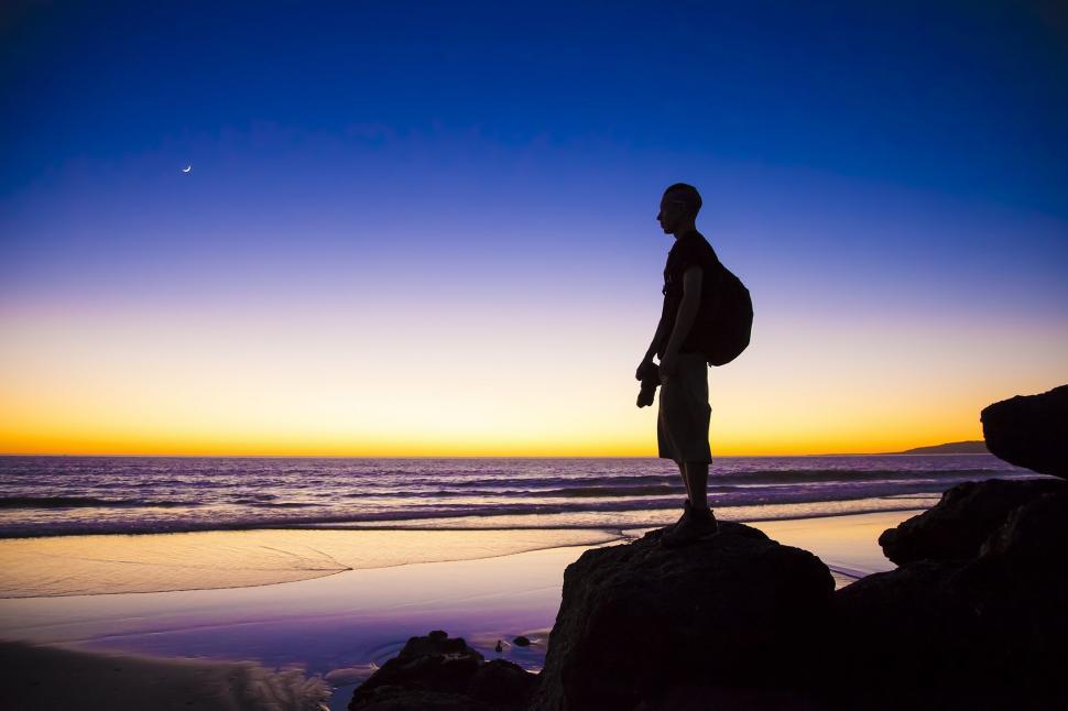 Free Image of Silhouette of photographer at beach 
