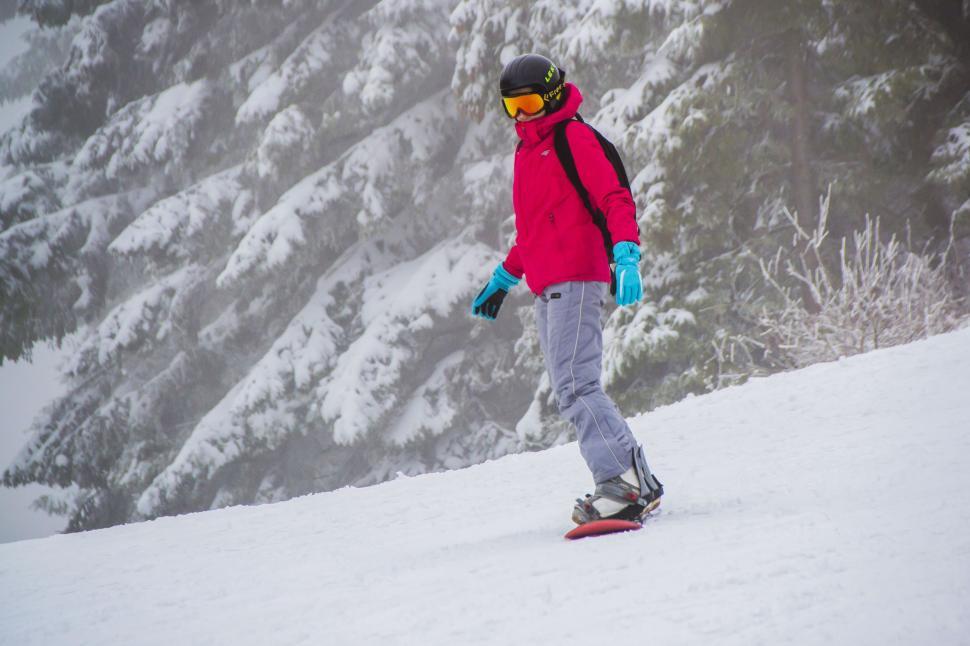 Free Image of Snowboarding 