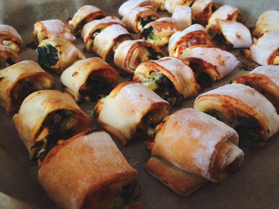 Free Image of Cheese rolls 
