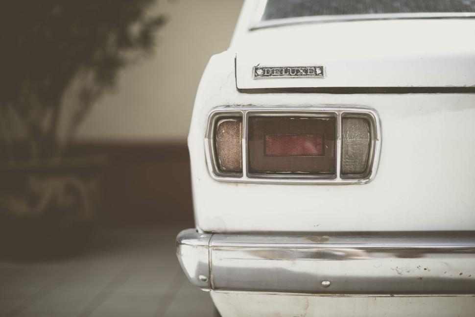 Free Image of Tail light of car 