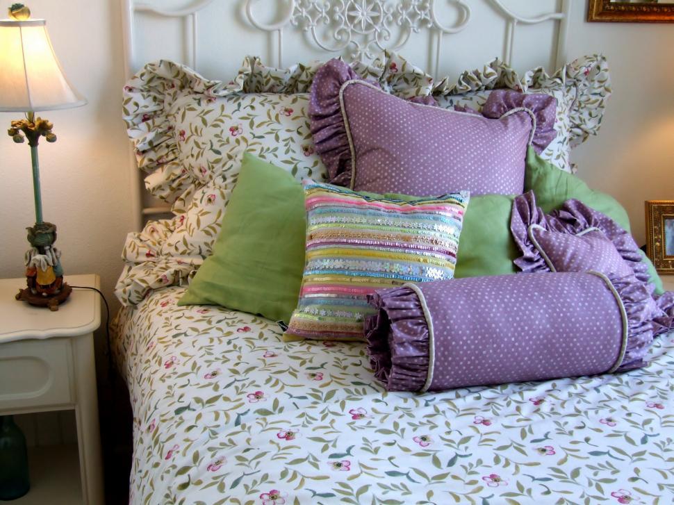 Free Image of Bedrooms 