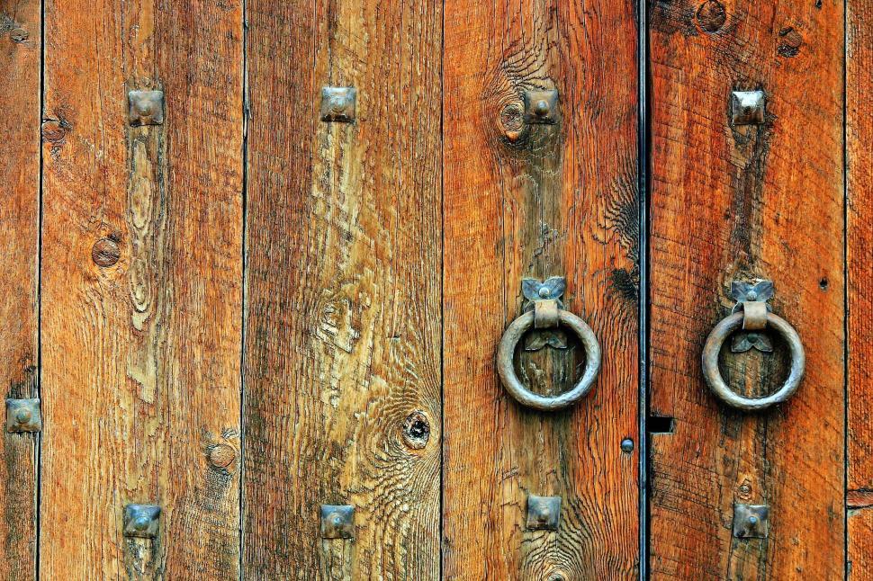 Free Image of Gate with two pulls 