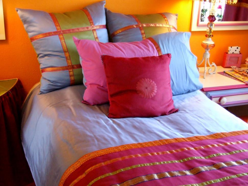 Free Image of Bedrooms 