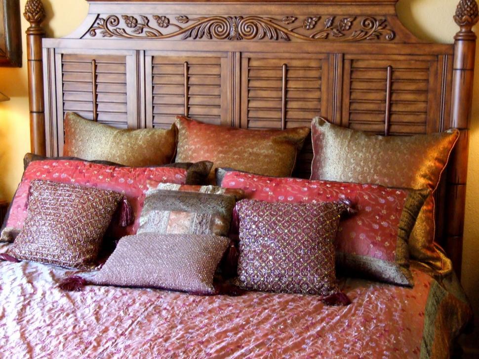 Free Image of Bedrooms 