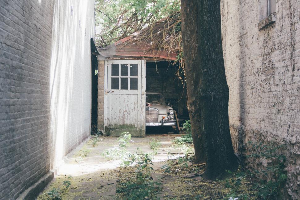 Free Image of House Garage  