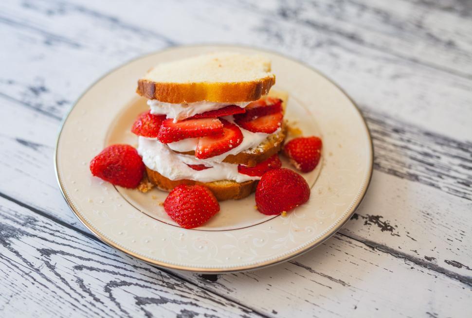 Free Image of Strawberry Sandwich  