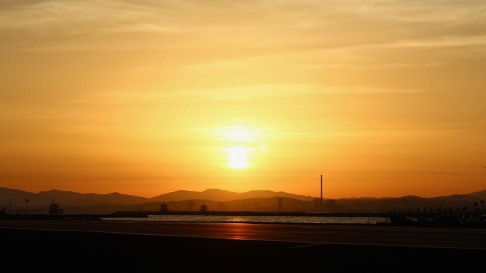 Free Image of Yellow Sky and Sunrise  