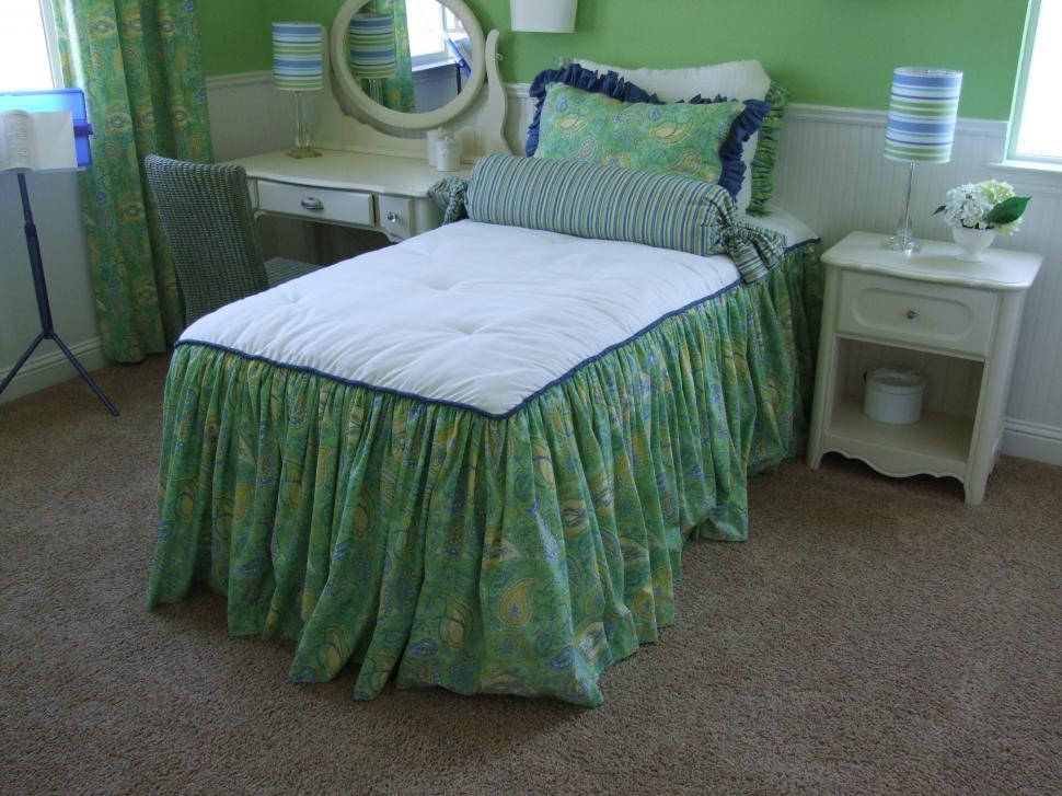 Free Image of Fancy Girls Bedroom 
