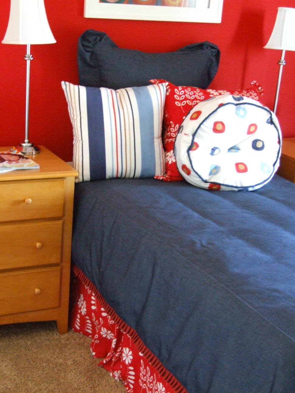 Free Image of Bedrooms 