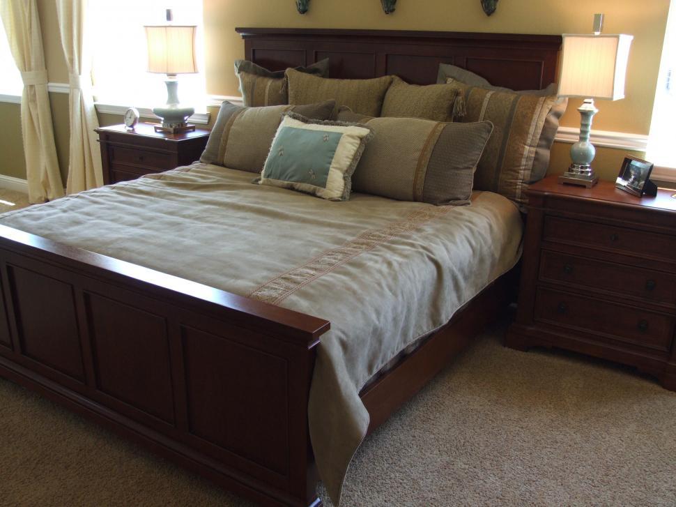 Free Image of Bedrooms 