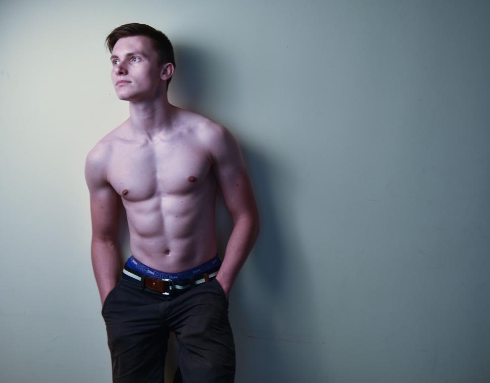 Free Image of Shirtless Man 