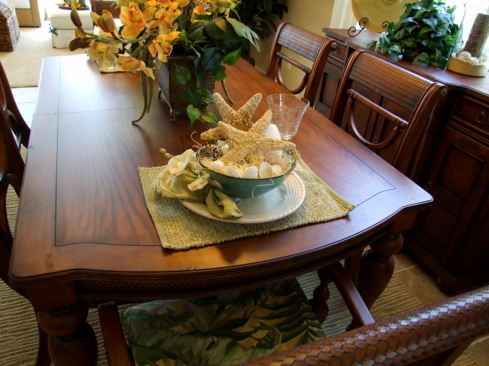 Free Image of Dinning Room and Place Setting 