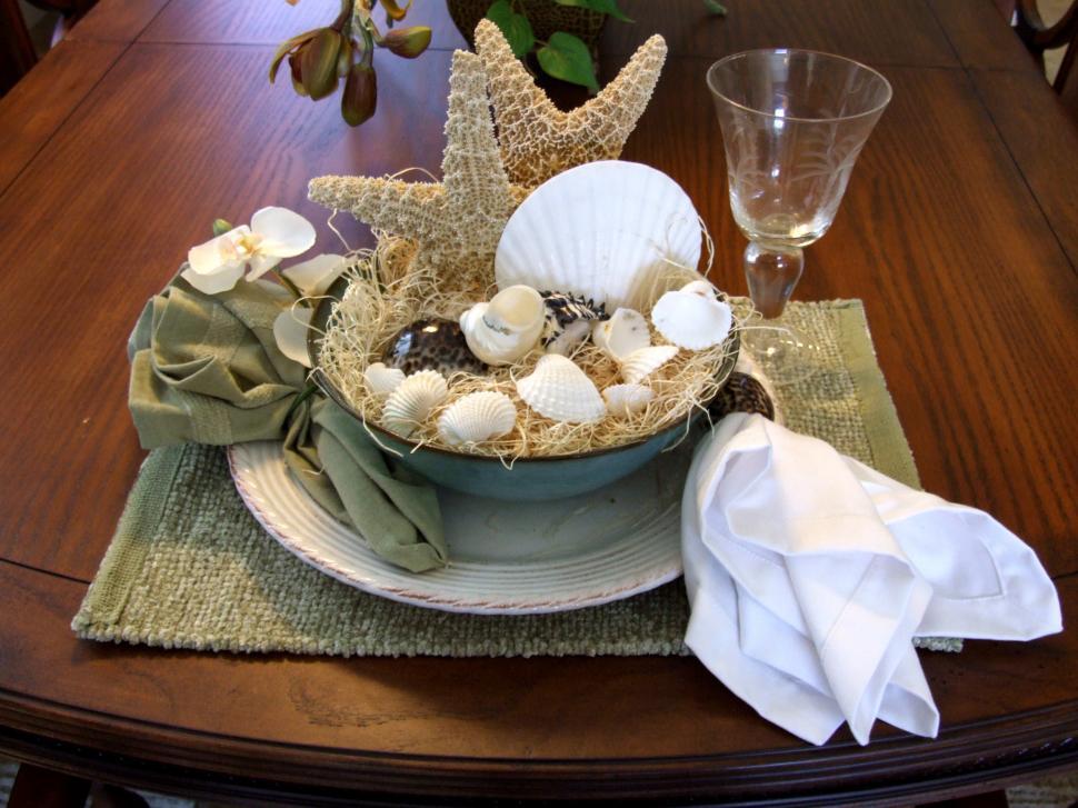 Free Image of Dining Room/Place Setting 