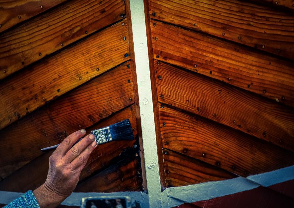 Free Image of Hand with paint brush and boat  