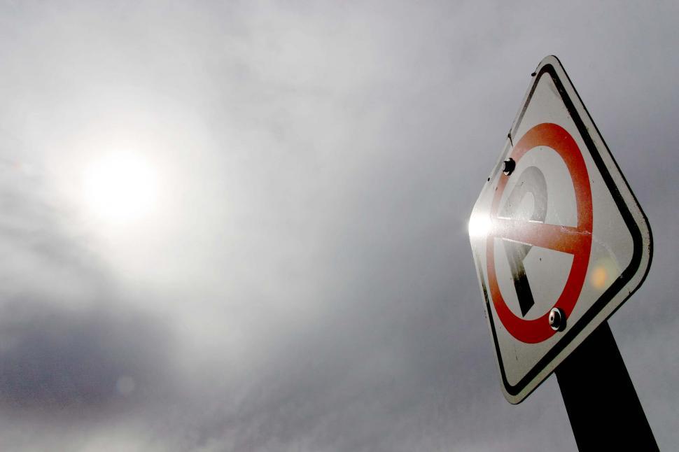 Free Image of No Parking Sign in the sun 