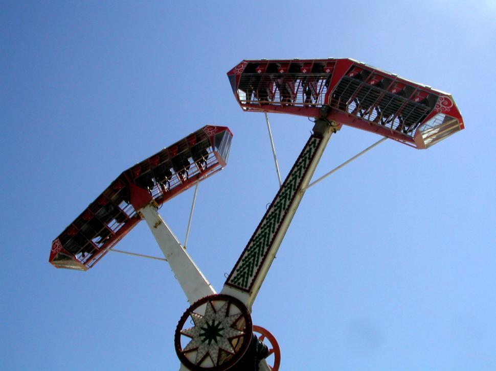Free Image of Amusement Park 