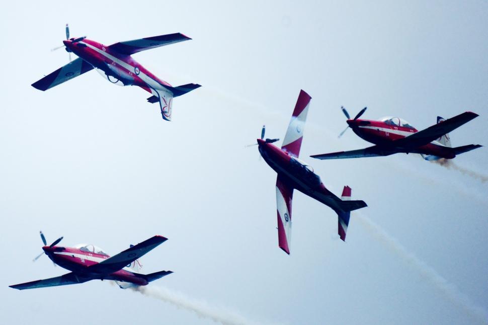 Free Image of Vintage Airplanes  