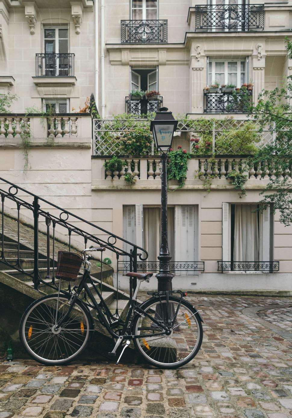 Free Image of Bicycle at cobblestone street 