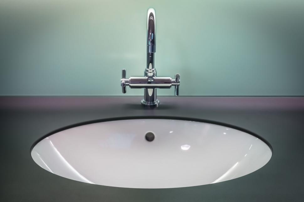 Free Image of Stainless steel faucet 