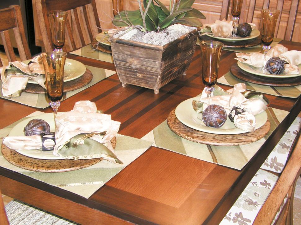 Free Image of Dinning Room and Place Setting 