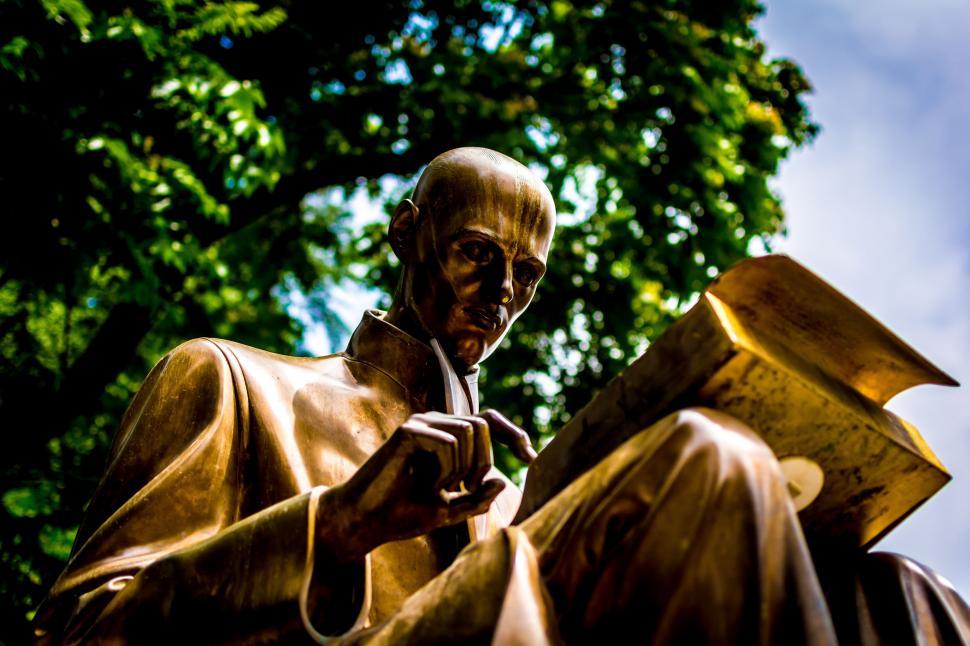 Free Image of Metal Statue of Man  