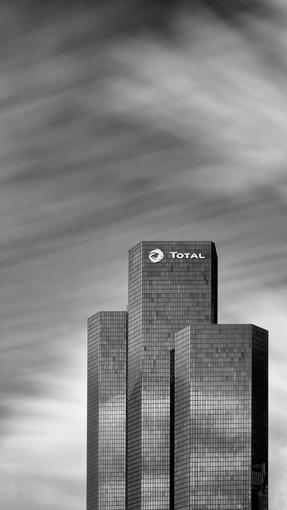 Free Image of Tour Total, La Défense, Paris 