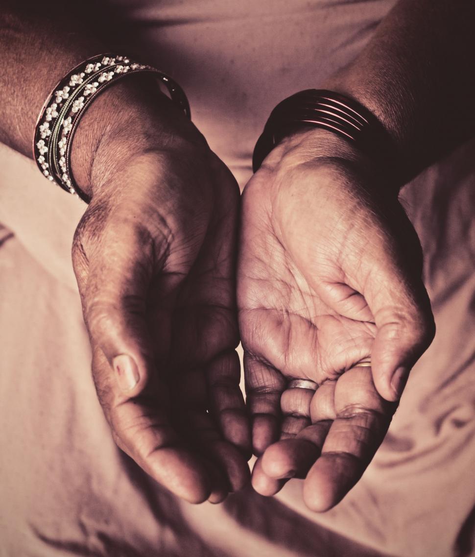 Free Image of Hands with bangles  
