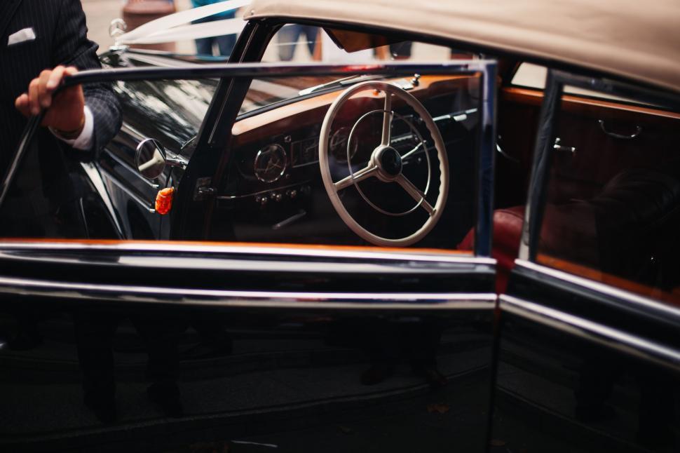 Free Image of Steering Wheel and Dashboard  
