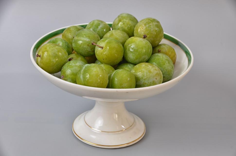 Free Image of Ripe greengage fruit  