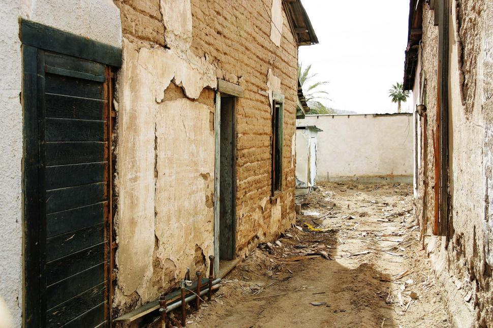 Free Image of Decayed adobe building 