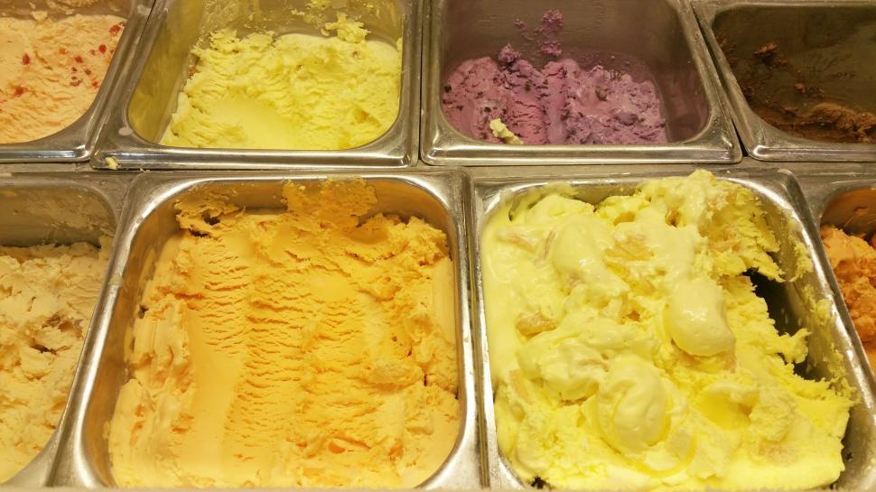 Free Image of Ice cream tubs in a shop 