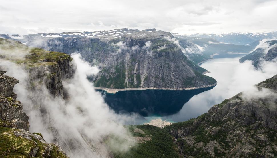 Free Image of Fog and Mountains  