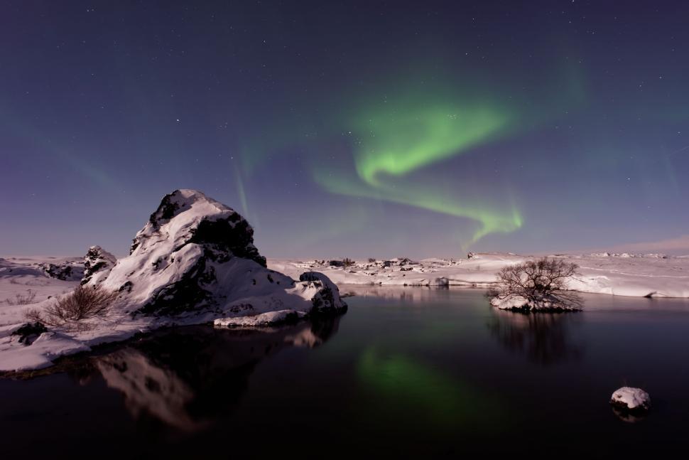 Free Image of Aurora borealis, Lake and mountains 