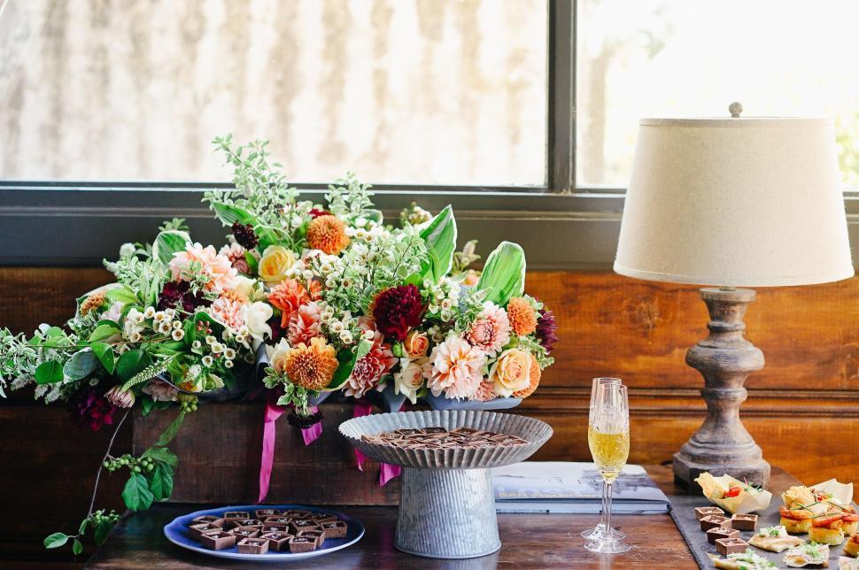 Free Image of Flowers on Table  