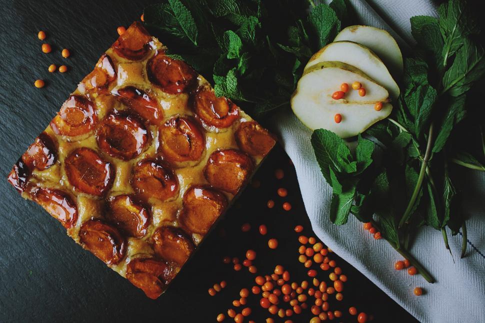 Free Image of Pears and Mint leaves  