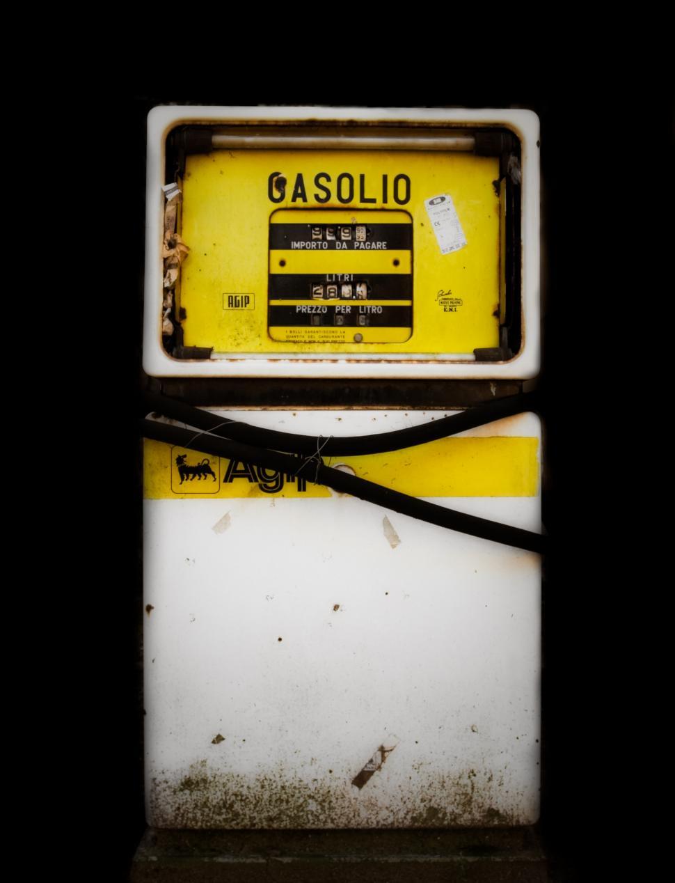 Free Image of Gasolio 