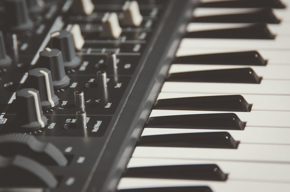 Free Image of Electronic keyboard 