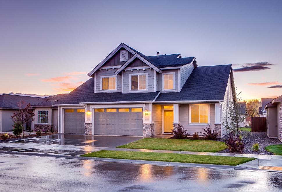 Free Image of House with blue sky  