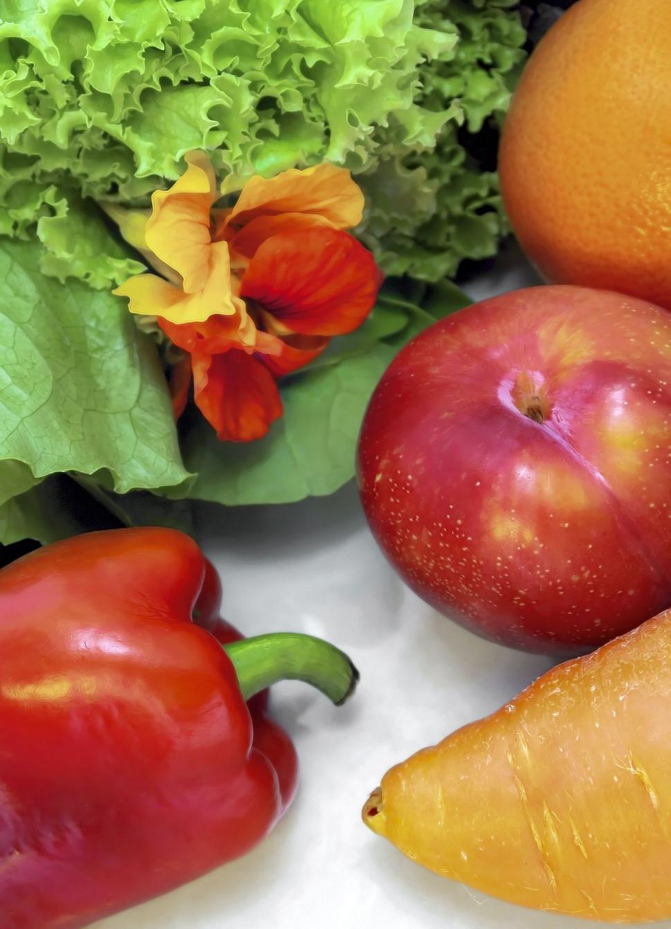 Free Image of Apple and Orange with Vegetables 