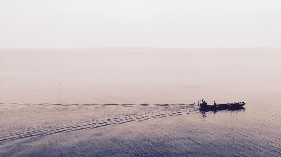 Free Image of Motorboat in sea with clear sky  