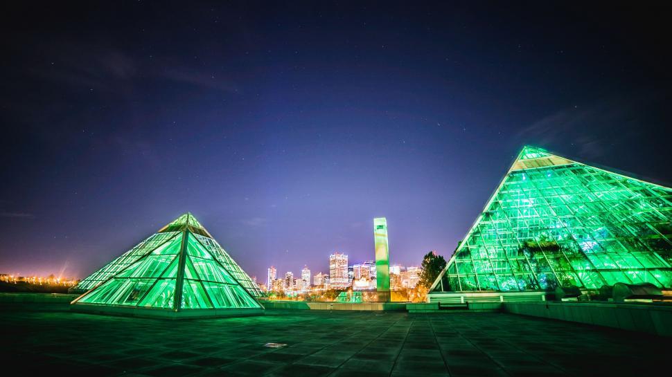 Free Image of Louvre Pyramid (Pyramide du Louvre) 