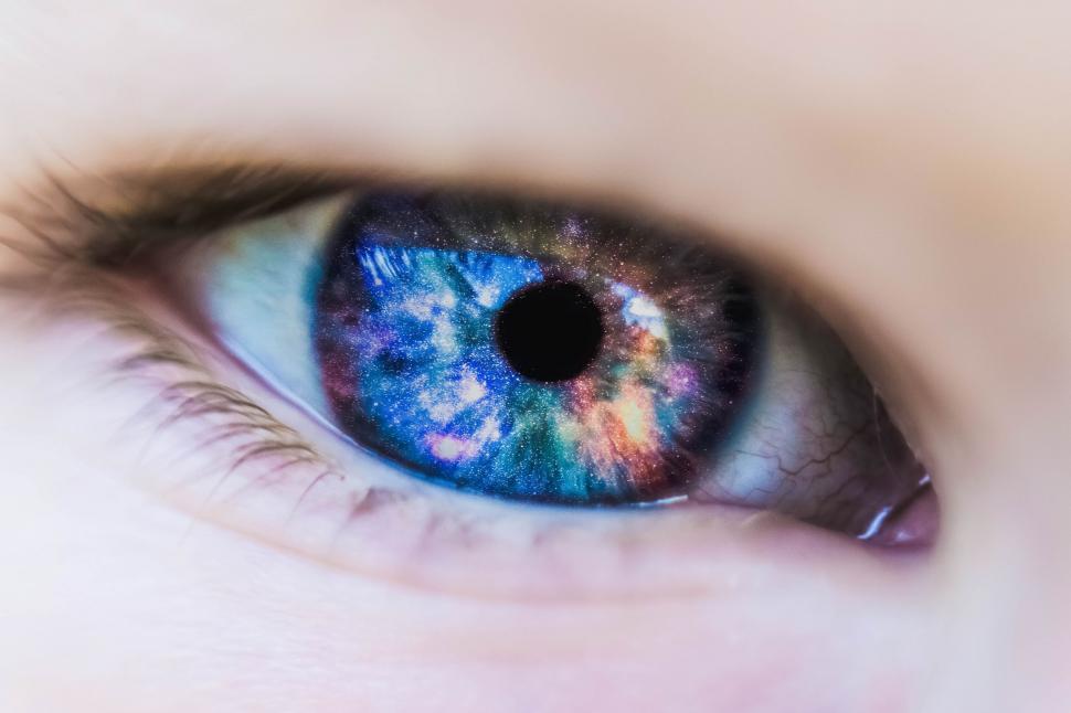 Free Image of Starry Eyeball 