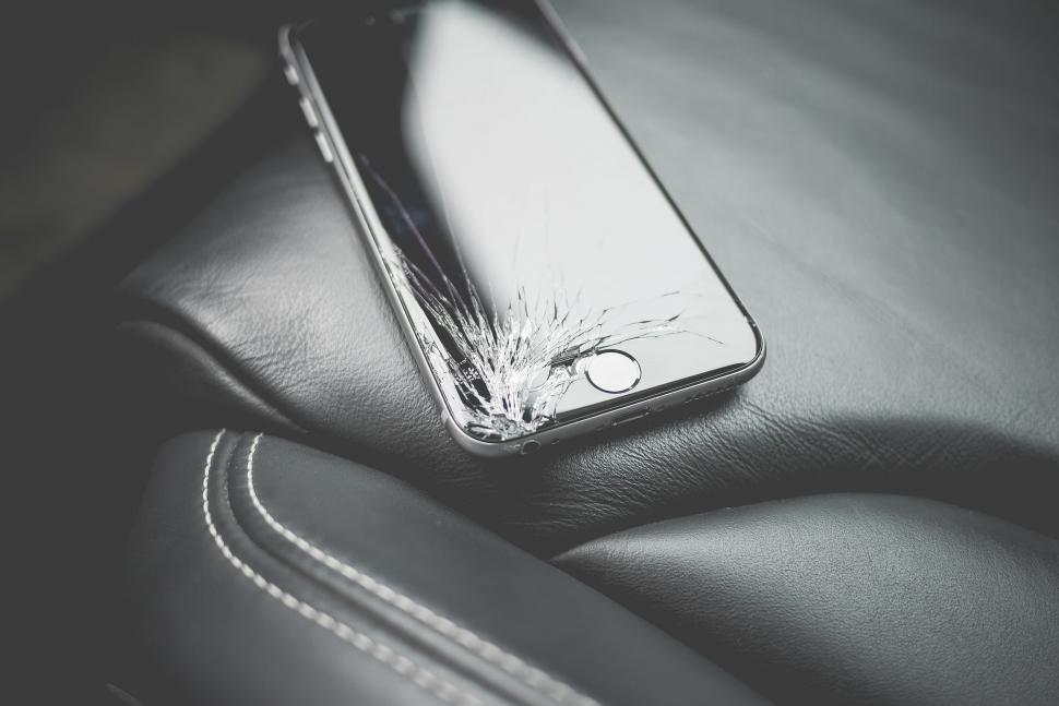 Free Image of Broken iPhone  