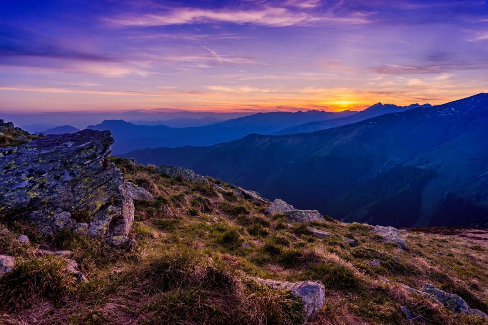 Free Image of Colorful Sky and Mountains 