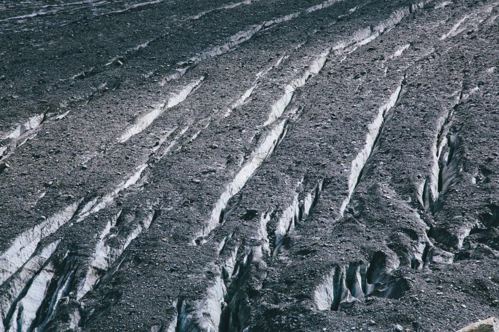 Free Image of Sand on mountain - B&W 