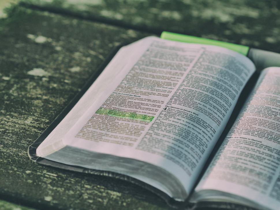 Free Image of Open Bible  