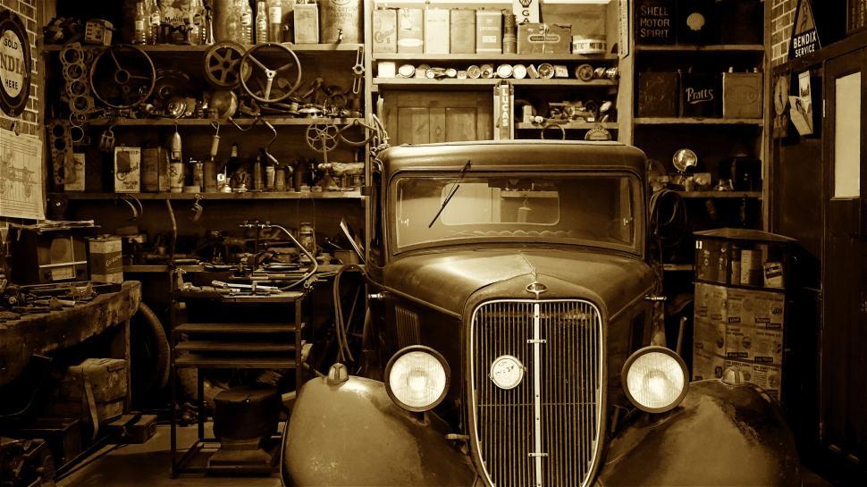 Free Image of Vintage Car in Garage 