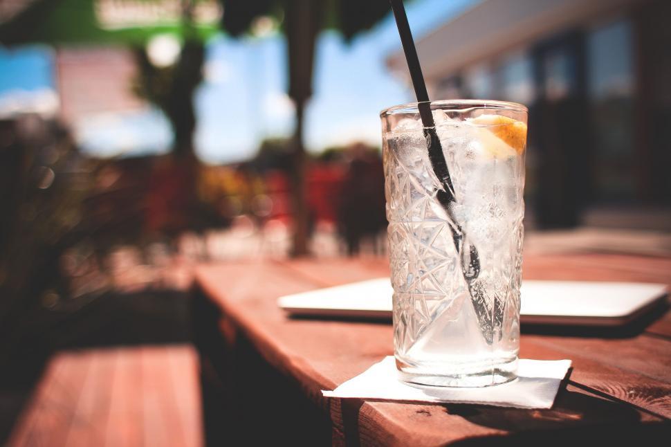 Free Image of Glass of Lemonade on table  
