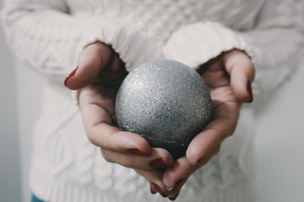 Free Image of Christmas Ball 
